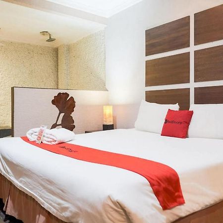 Hotel Reddoorz Near Waterboom Lippo Cikarang Extérieur photo