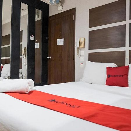 Hotel Reddoorz Near Waterboom Lippo Cikarang Extérieur photo