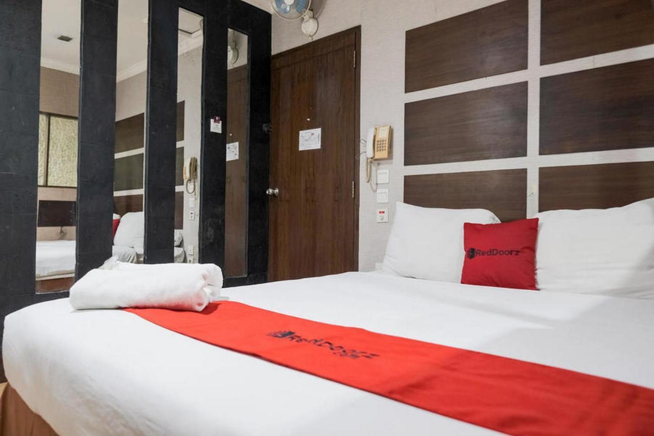 Hotel Reddoorz Near Waterboom Lippo Cikarang Extérieur photo