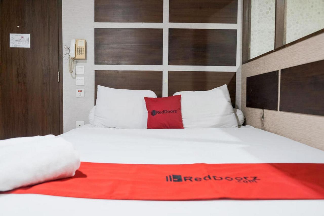 Hotel Reddoorz Near Waterboom Lippo Cikarang Extérieur photo