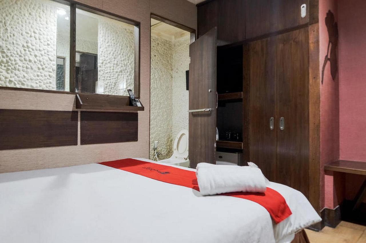 Hotel Reddoorz Near Waterboom Lippo Cikarang Extérieur photo