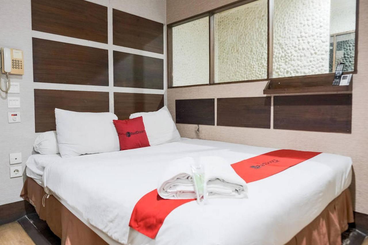 Hotel Reddoorz Near Waterboom Lippo Cikarang Extérieur photo